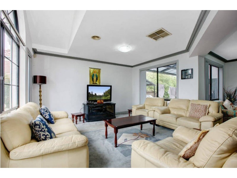 4 Almands Avenue, Roxburgh Park VIC 3064