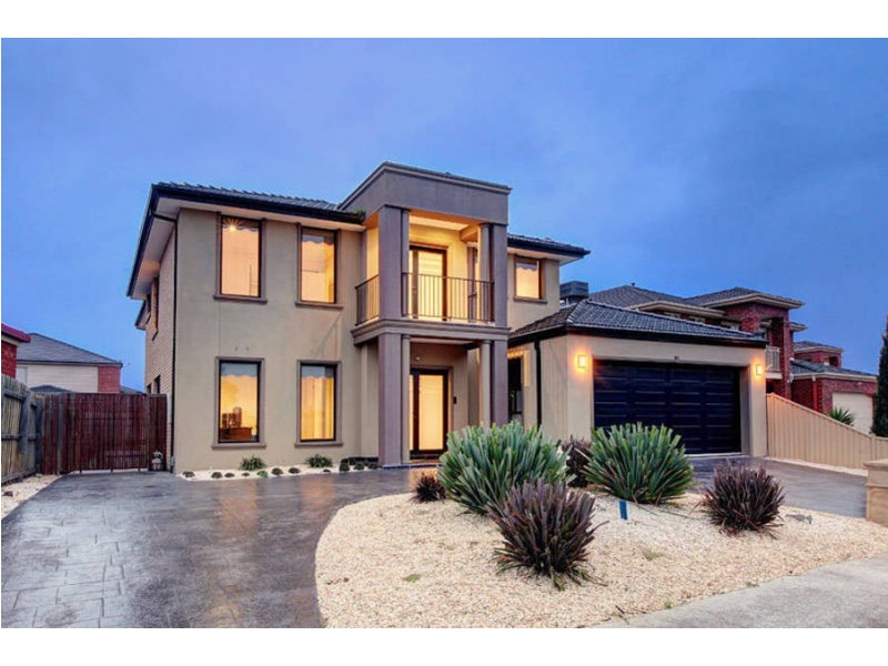 17 Santa Cruz Boulevard, Roxburgh Park VIC 3064