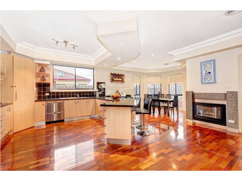 17 Santa Cruz Boulevard, Roxburgh Park VIC 3064