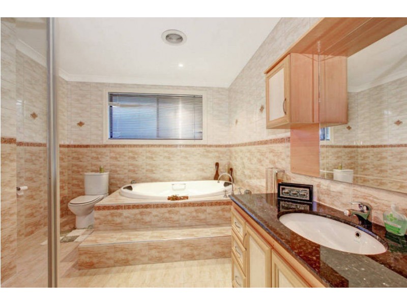 17 Santa Cruz Boulevard, Roxburgh Park VIC 3064