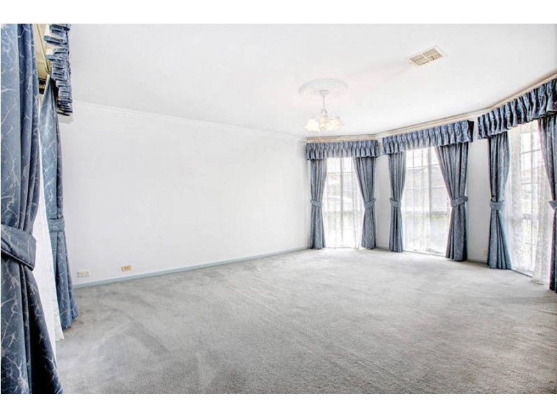 26  Matthews Crescent, Roxburgh Park VIC 3064