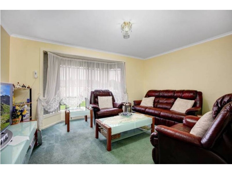 16 Benaud Close, Meadow Heights VIC 3048