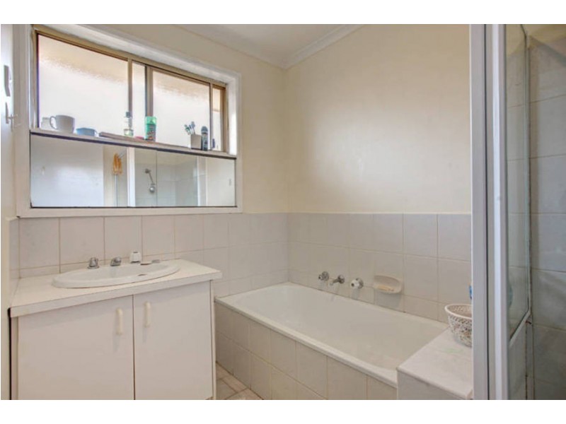 1/10 Dillwynia Place, Meadow Heights VIC 3048