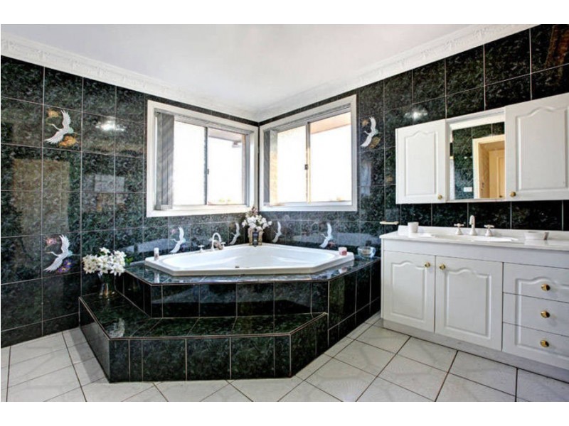 16 Aberdeen Avenue, Greenvale VIC 3059