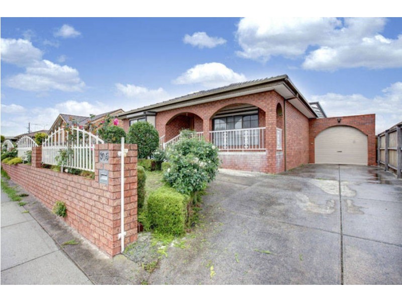 35 Pinnaroo Circuit, Meadow Heights VIC 3048