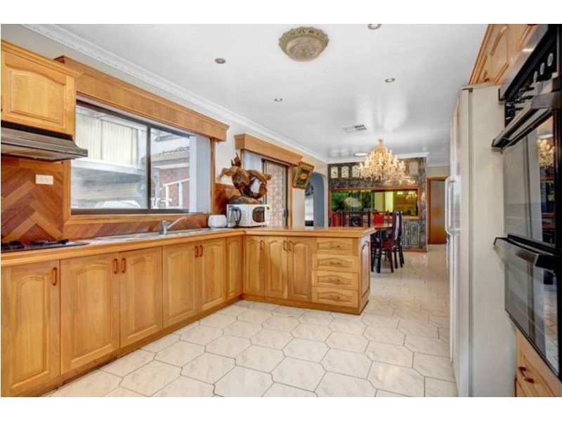 35 Pinnaroo Circuit, Meadow Heights VIC 3048