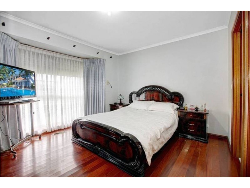 35 Pinnaroo Circuit, Meadow Heights VIC 3048