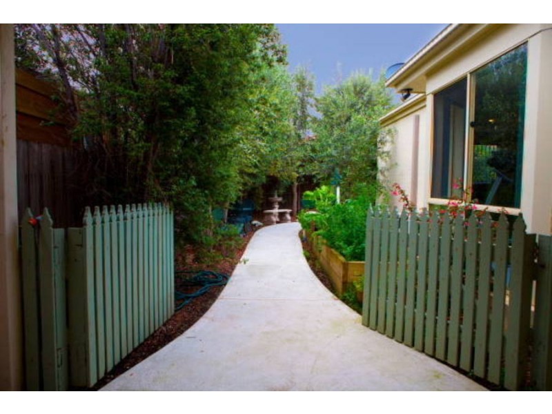 16 Orion Way, Roxburgh Park VIC 3064