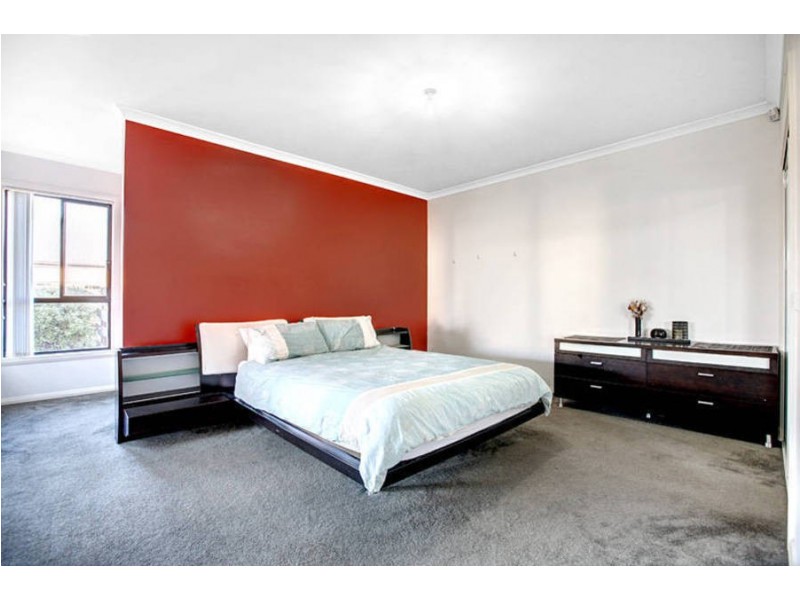 19 Coronet Avenue, Roxburgh Park VIC 3064