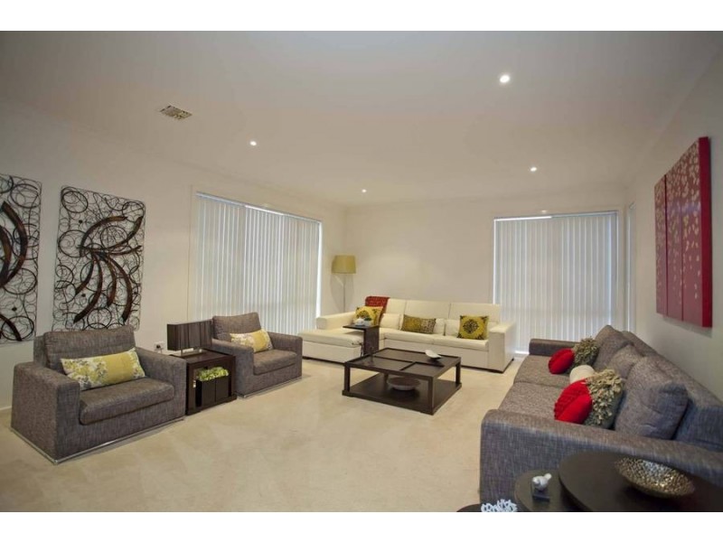 9 Hurley Rise, Roxburgh Park VIC 3064