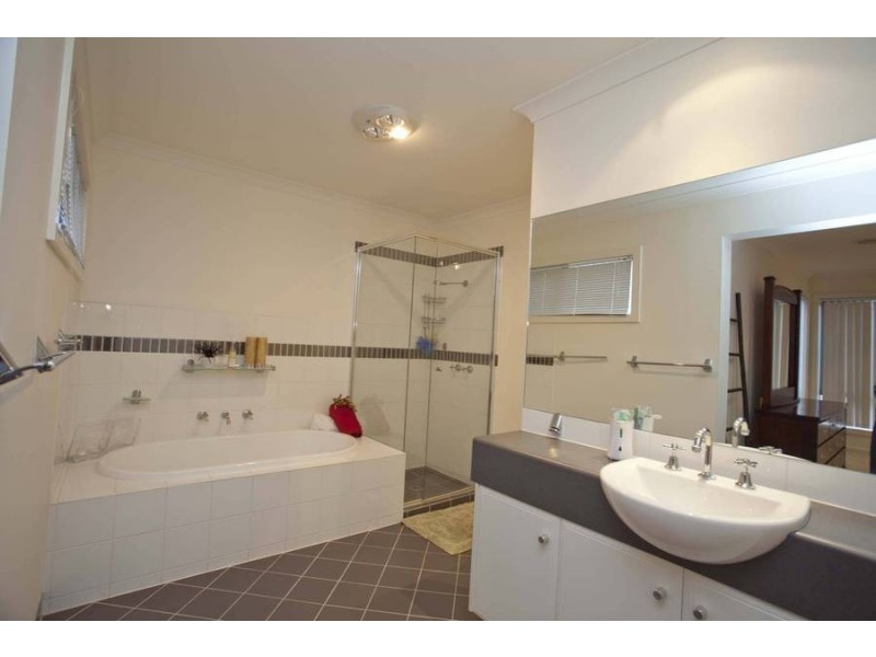 9 Hurley Rise, Roxburgh Park VIC 3064