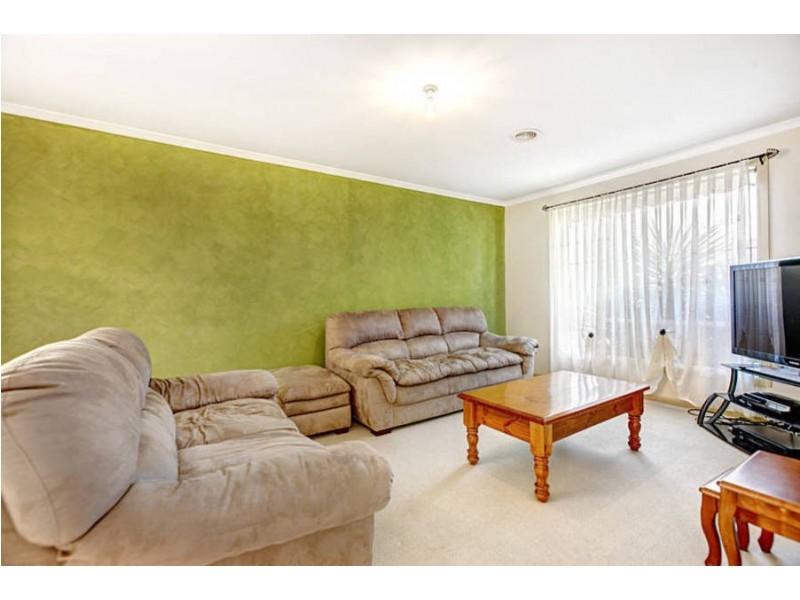 19 Garonne Circuit, Roxburgh Park VIC 3064