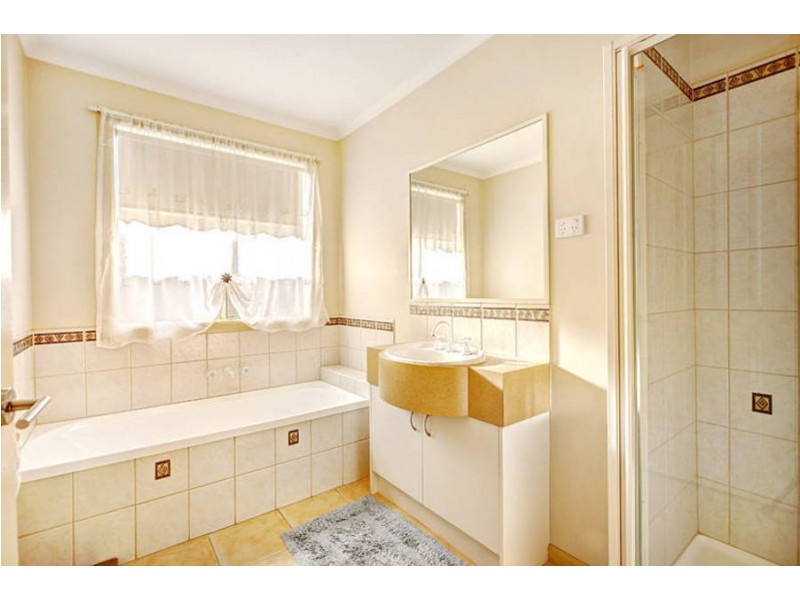 19 Garonne Circuit, Roxburgh Park VIC 3064