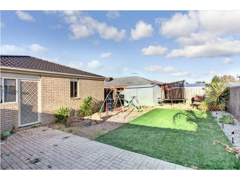 19 Garonne Circuit, Roxburgh Park VIC 3064