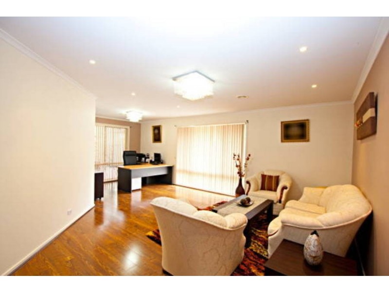 17 Orion Way, Roxburgh Park VIC 3064