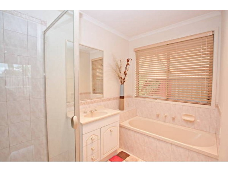 17 Orion Way, Roxburgh Park VIC 3064