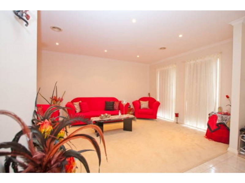 10 Edgewood Road, Roxburgh Park VIC 3064