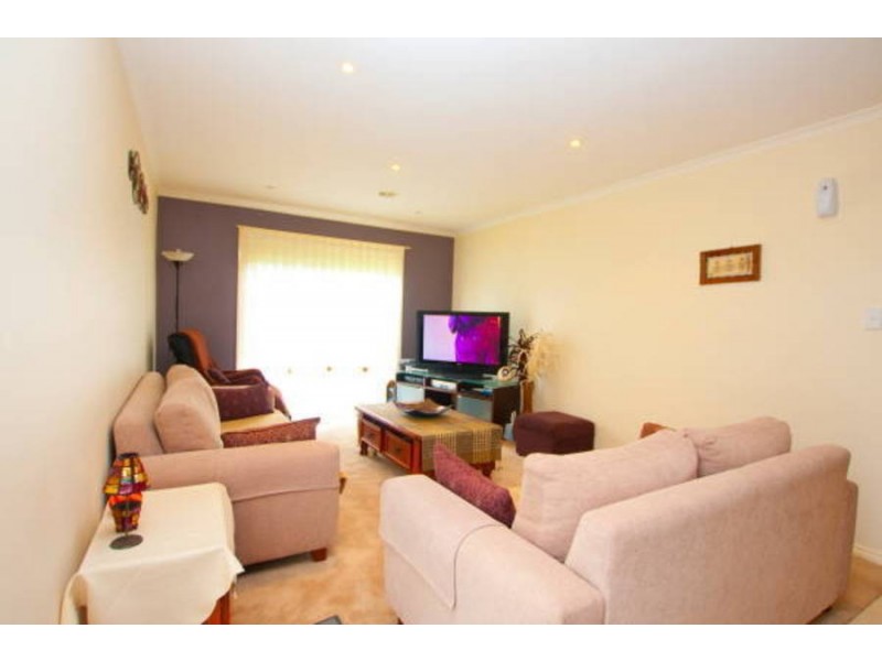 10 Edgewood Road, Roxburgh Park VIC 3064