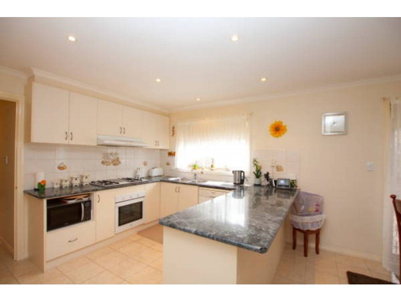 10 Edgewood Road, Roxburgh Park VIC 3064