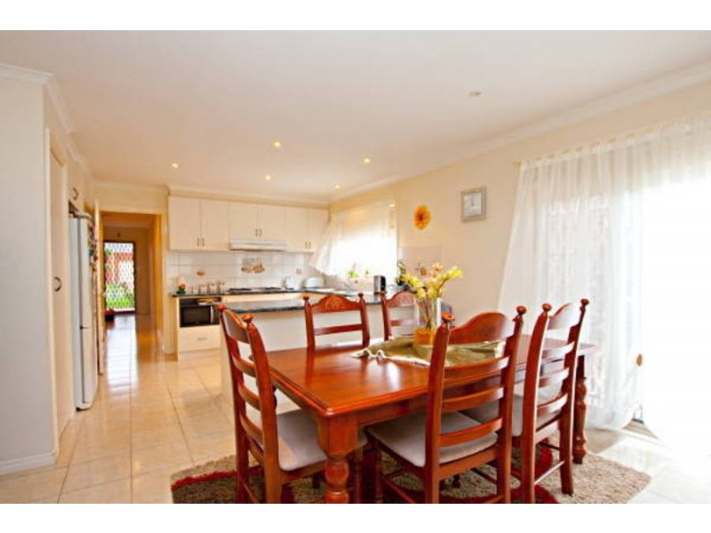 10 Edgewood Road, Roxburgh Park VIC 3064