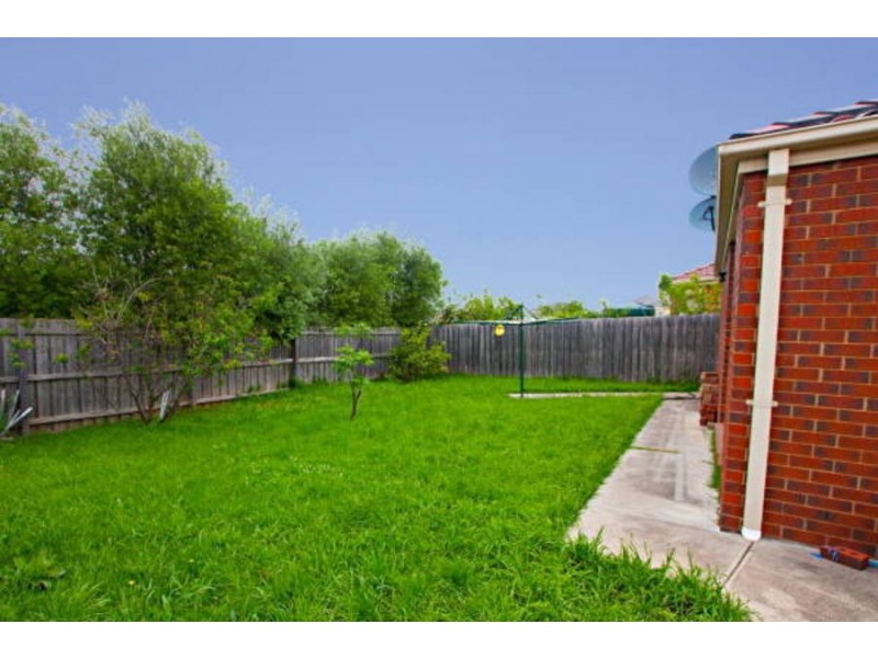 10 Edgewood Road, Roxburgh Park VIC 3064