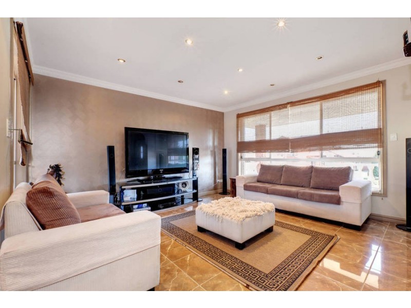 16 Amarina Close, Meadow Heights VIC 3048