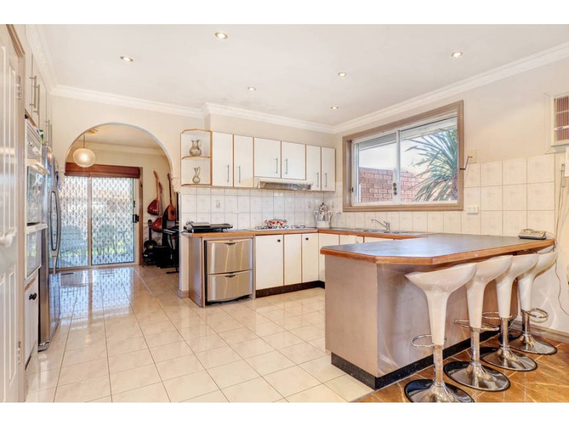 16 Amarina Close, Meadow Heights VIC 3048