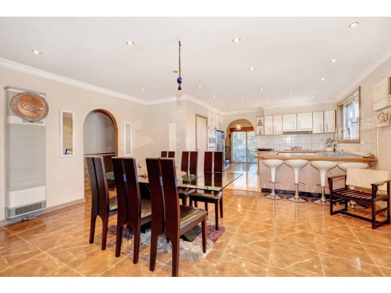 16 Amarina Close, Meadow Heights VIC 3048