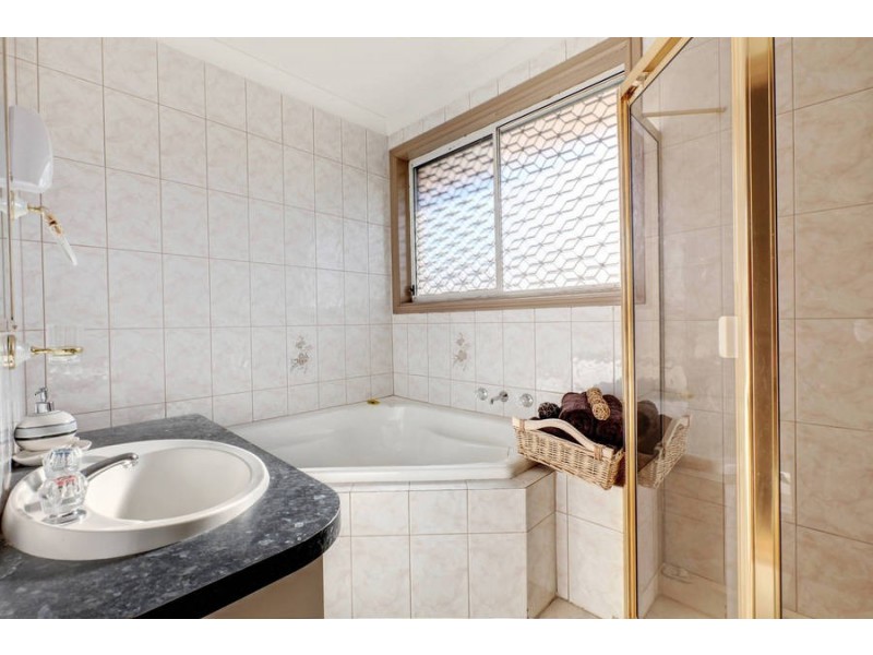 16 Amarina Close, Meadow Heights VIC 3048