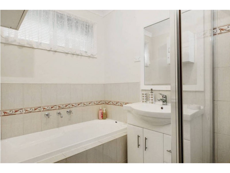 23/4-16 Melaleuca Drive, Meadow Heights VIC 3048