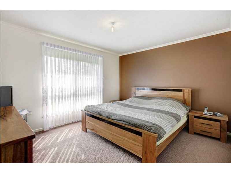 14  McNicol Close, Meadow Heights VIC 3048