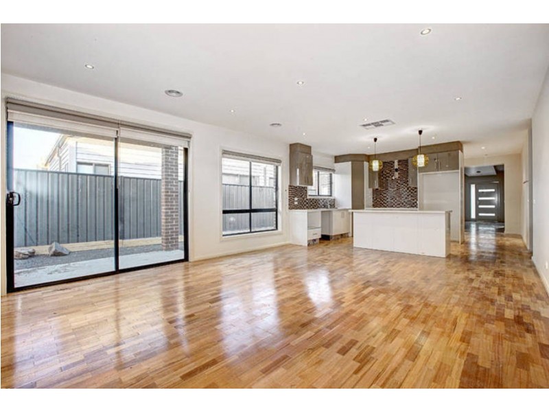 16 Crosskeys Road, Craigieburn VIC 3064