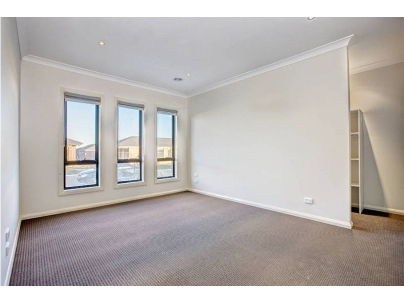 16 Crosskeys Road, Craigieburn VIC 3064