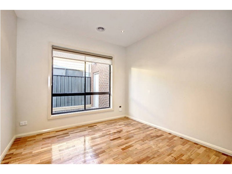 16 Crosskeys Road, Craigieburn VIC 3064