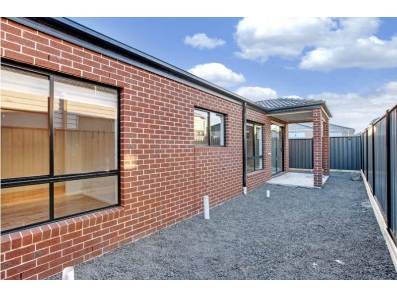 16 Crosskeys Road, Craigieburn VIC 3064