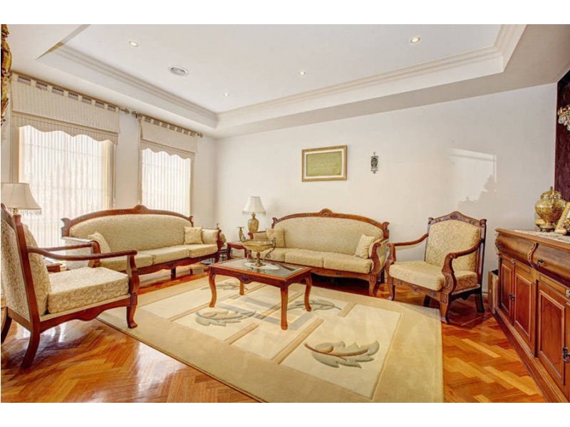 8 Fairview Drive, Roxburgh Park VIC 3064