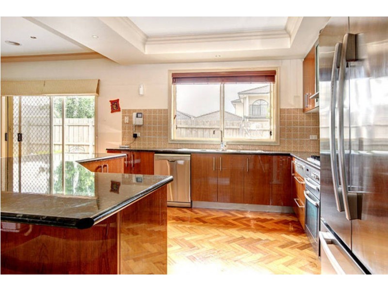 8 Fairview Drive, Roxburgh Park VIC 3064