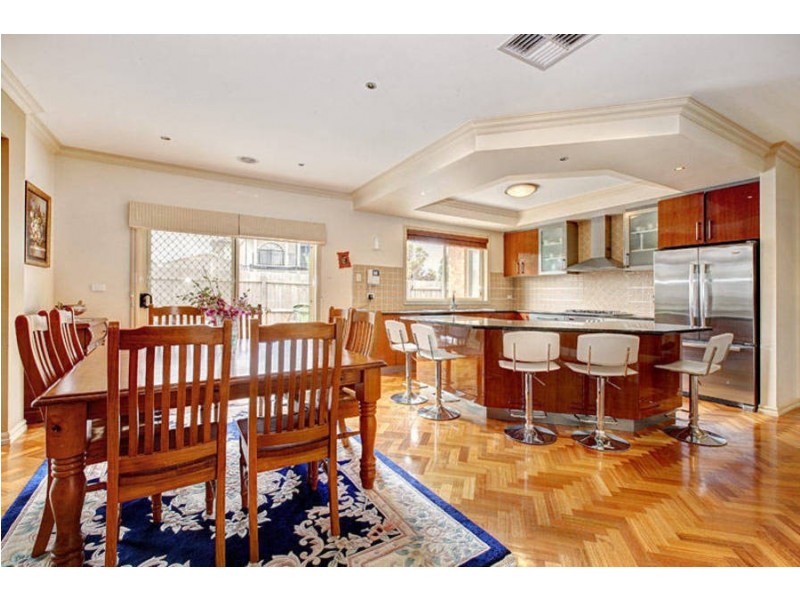 8 Fairview Drive, Roxburgh Park VIC 3064