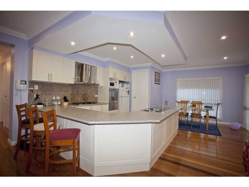 24 Lockwood Crescent, Roxburgh Park VIC 3064