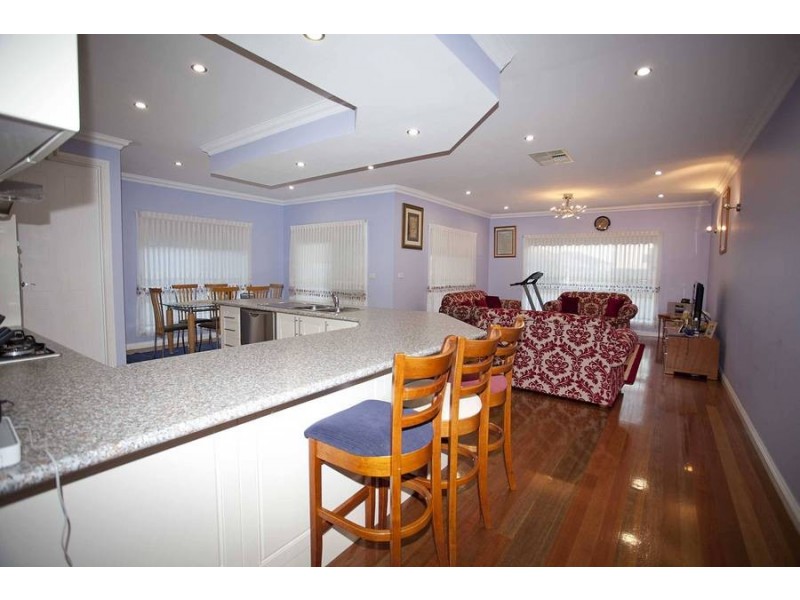 24 Lockwood Crescent, Roxburgh Park VIC 3064