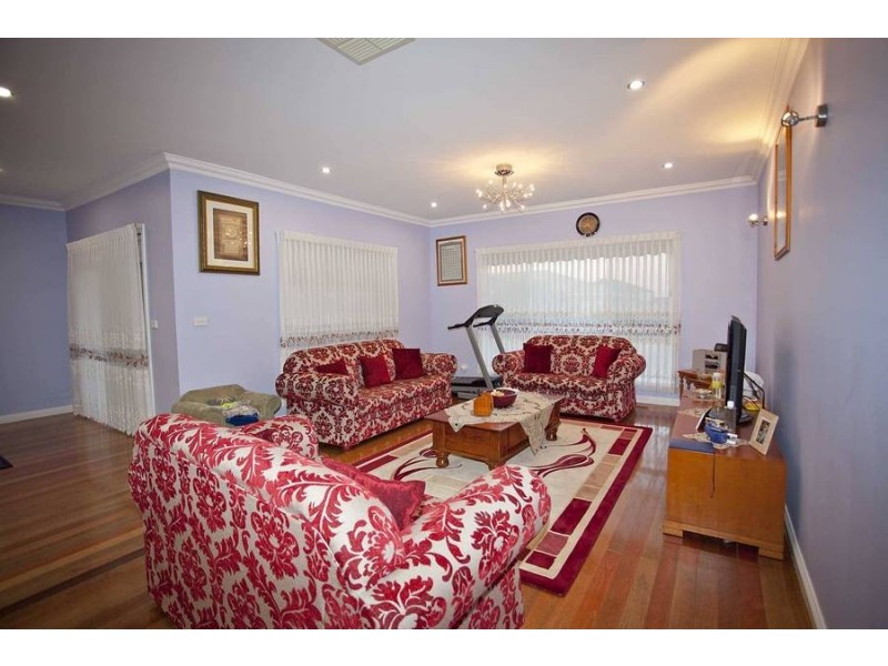 24 Lockwood Crescent, Roxburgh Park VIC 3064