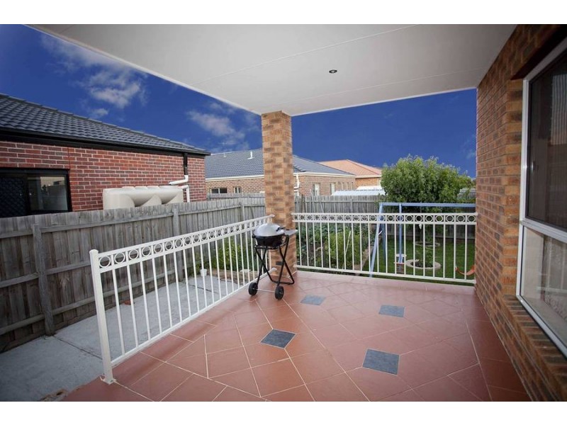 24 Lockwood Crescent, Roxburgh Park VIC 3064