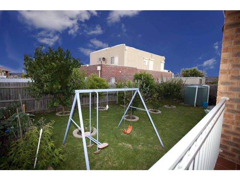 24 Lockwood Crescent, Roxburgh Park VIC 3064