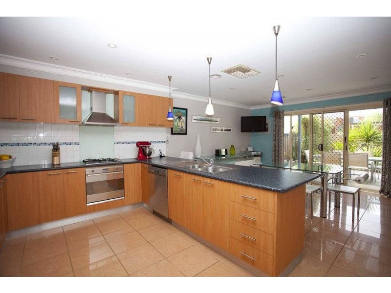 4 Parer Way, Roxburgh Park VIC 3064