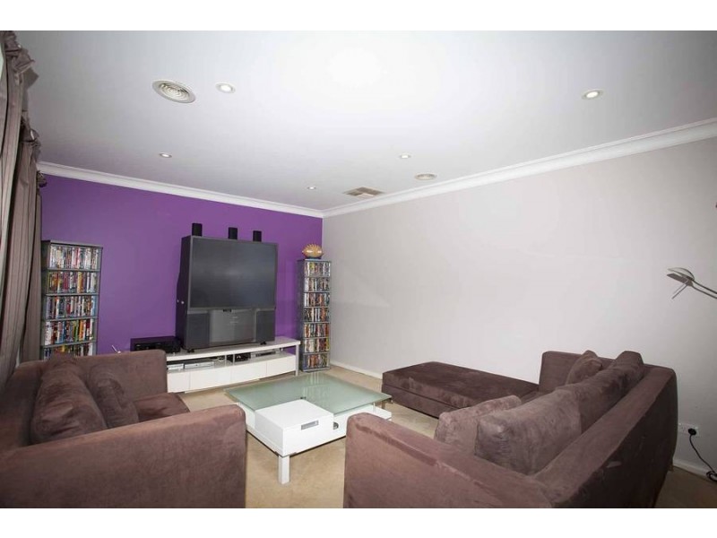 4 Parer Way, Roxburgh Park VIC 3064