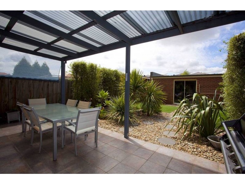 4 Parer Way, Roxburgh Park VIC 3064