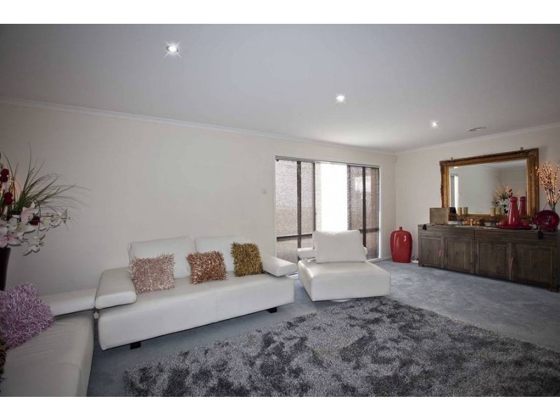 16 Wild Crescent, Roxburgh Park VIC 3064