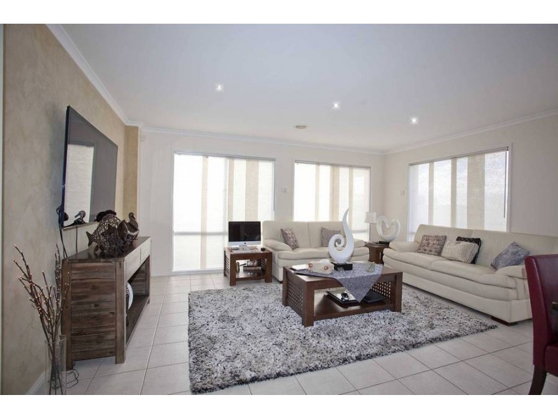 16 Wild Crescent, Roxburgh Park VIC 3064