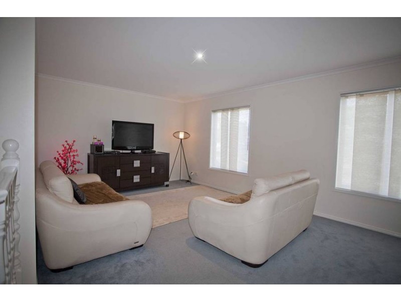 16 Wild Crescent, Roxburgh Park VIC 3064