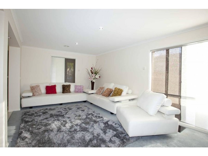 16 Wild Crescent, Roxburgh Park VIC 3064